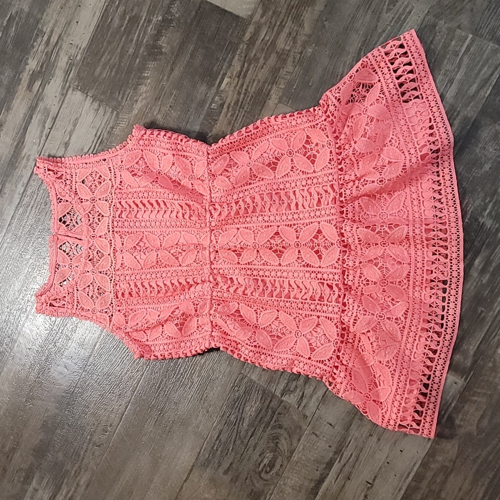 NWT-BB Dakota Coral Lace dress. Size-S